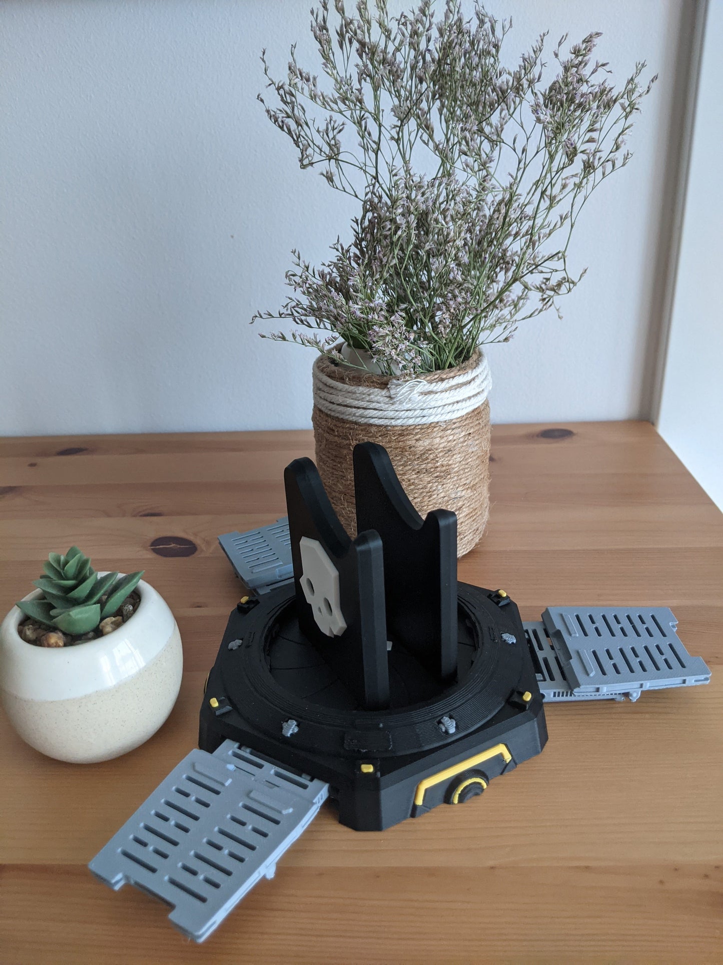 Helldivers Controller Stand | PS4, PS5, PC Gamepad Holder | Desk & Gaming Room Decor | Sci-Fi Gamer Gift | PlayStation Accessory Display