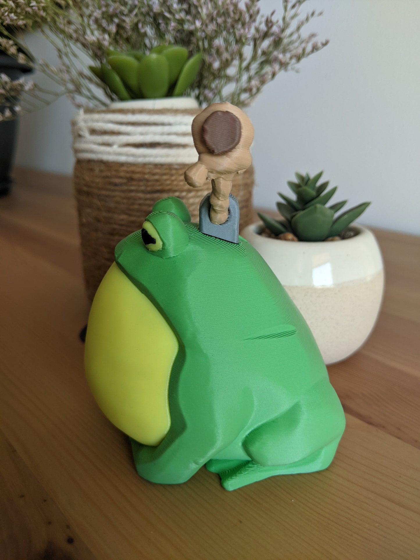 Sea of Thieves Figurines - Frog lantern, Barrel, Tankard and Skull