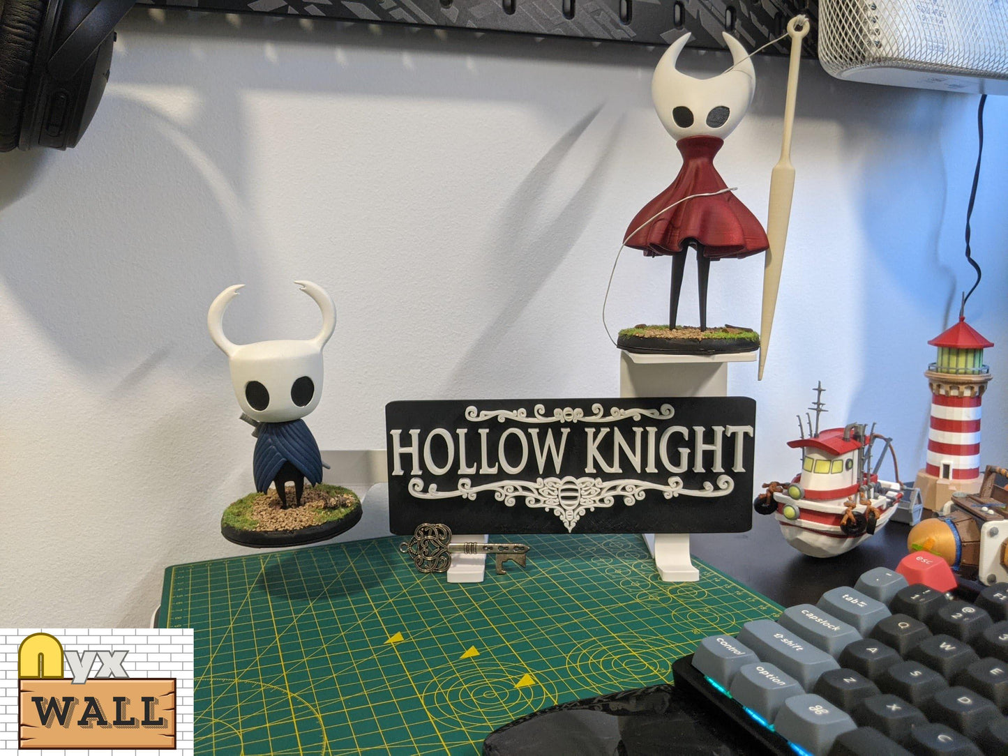 Hollow knight 3D logo sign with figurines and supports