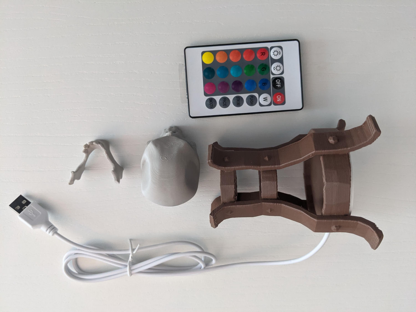 Sea of Thieves inspired skull stand for desktop with USB LED Light RGB remote control