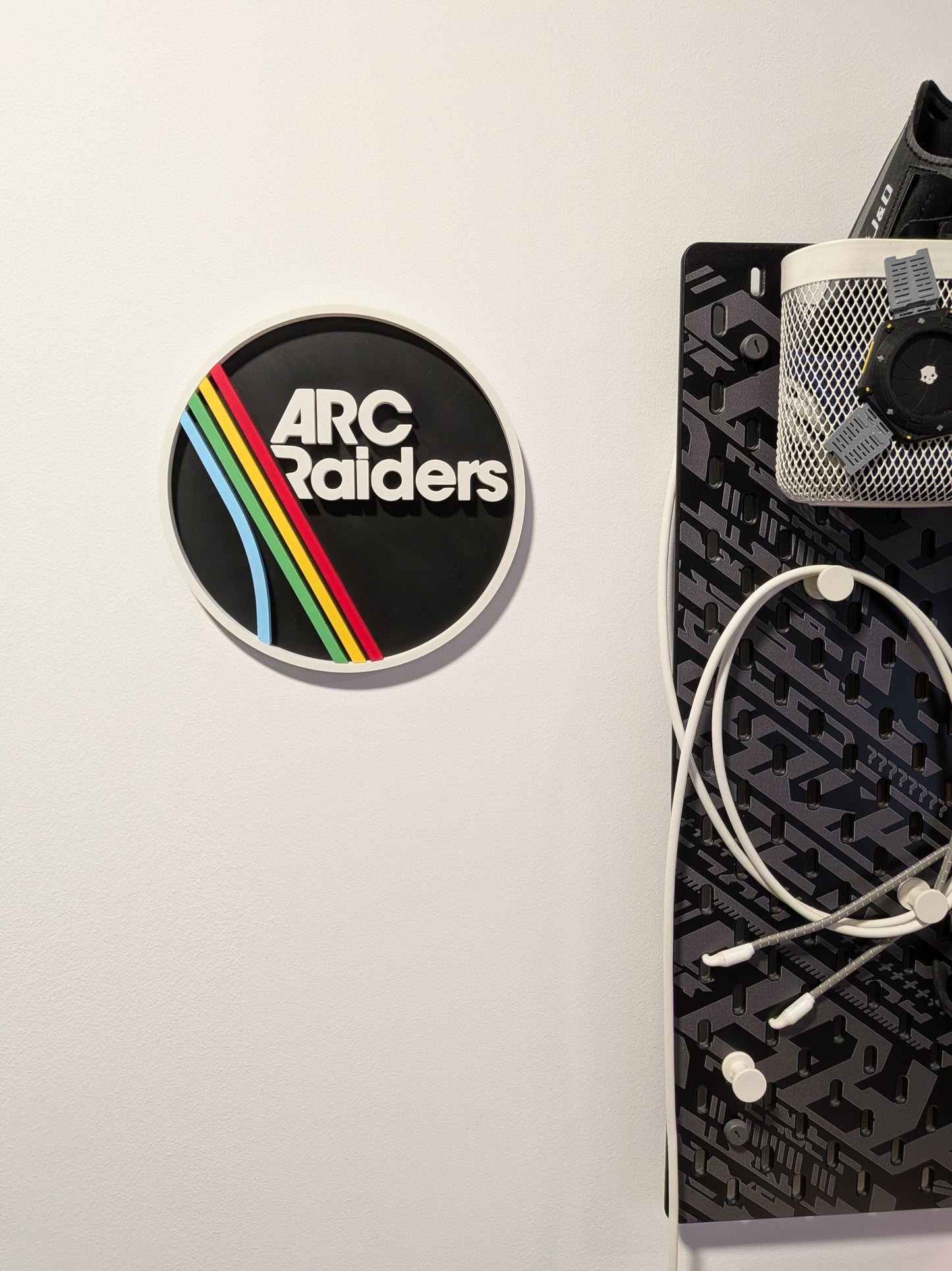 ARC Raiders inspired logo plate, gift for gamers