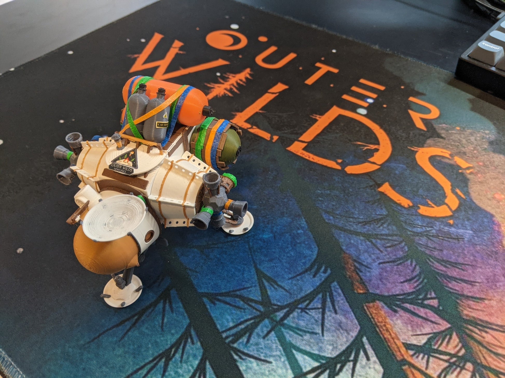 Outer wilds ship miniature on desk